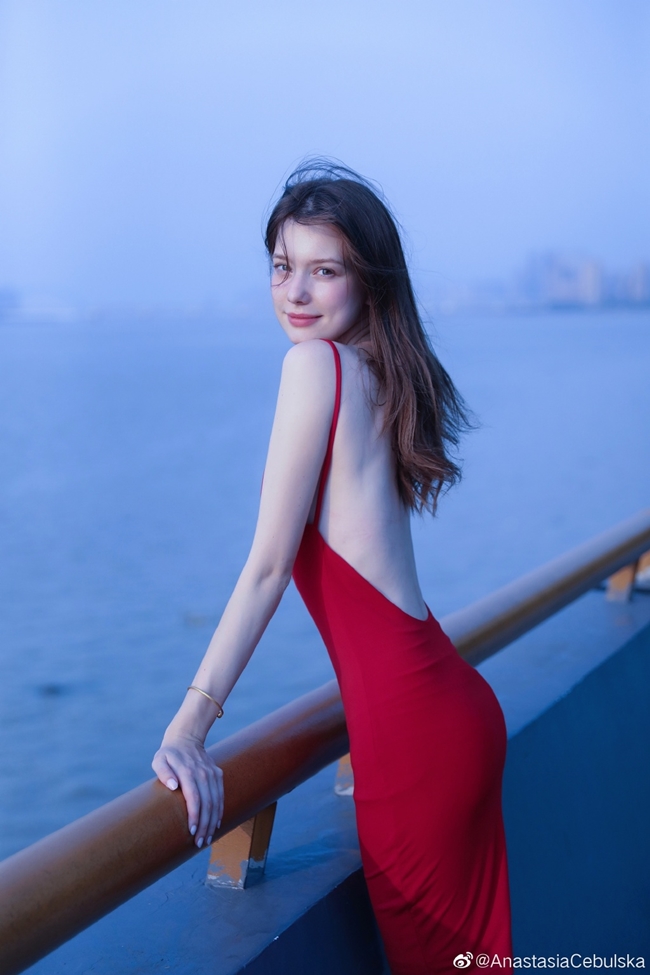 Anastasia Cebulska là người mẫu lai Nga - Belarus nổi tiếng với diện mạo xinh đẹp.