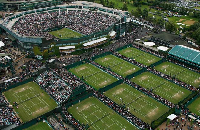 Wimbledon 2020 đã chọn giải pháp hủy bỏ thay vì chuyển lịch như Roland Garros hoặc tổ chức trên các sân đấu không khán giả vì dịch bệnh&nbsp;Covid-19