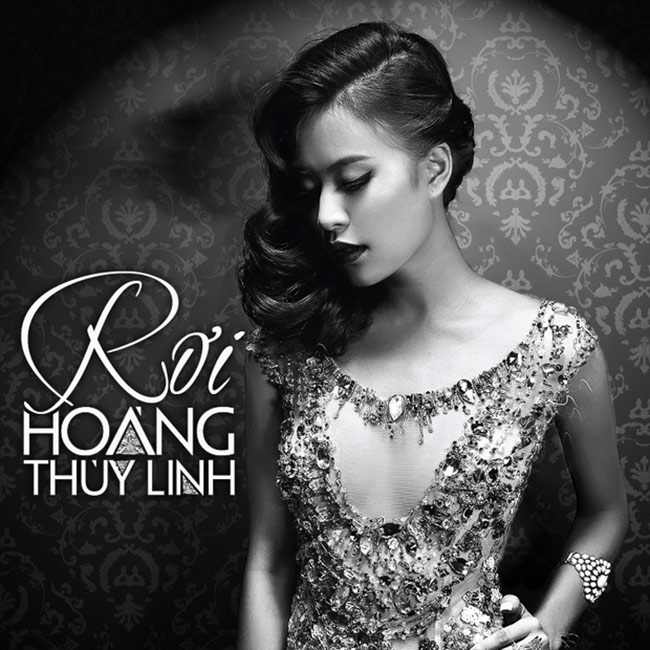 Sau hai album pop - dance, Hoàng Thùy Linh đột ngột thay đổi hình ảnh và rẽ sang một dòng nhạc mới là phong cách Acoustic trẻ trung, dịu dàng trong mini album Hoàng Thùy Linh 2012.