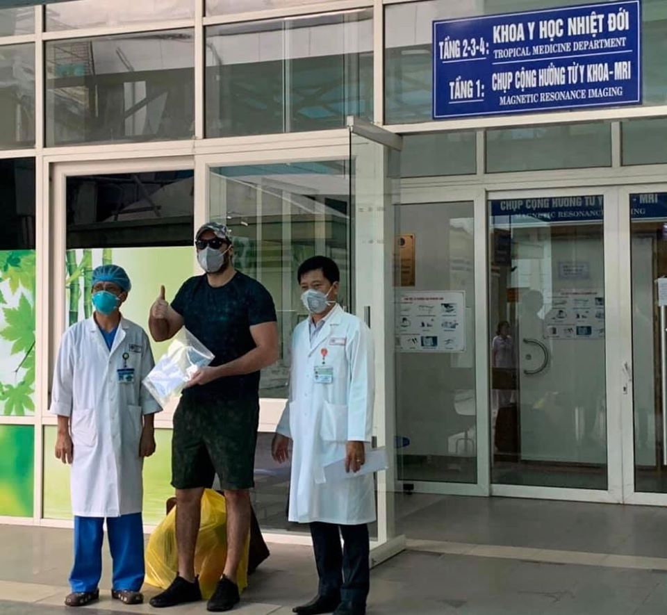 Bệnh nhân người Mỹ được công bố khỏi bệnh tại Bệnh viện Đà Nẵng.