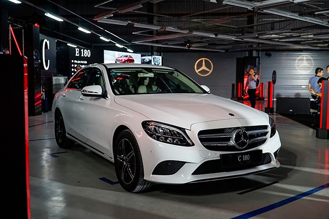 Xe sang "giá rẻ" Mercedes-Benz C180 vừa ra mắt cách đây không lâu