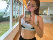 Làm đẹp - Minh Hằng diện croptop khoe bụng nổi cơ múi sầu riêng