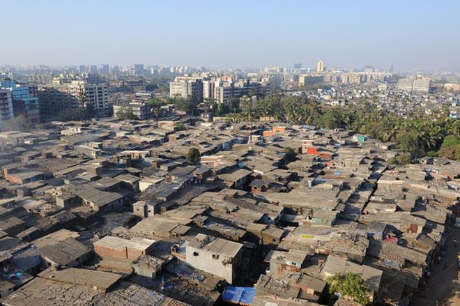 Khu ổ chuột Dharavi là nơi có hơn 700.000 người sinh sống.