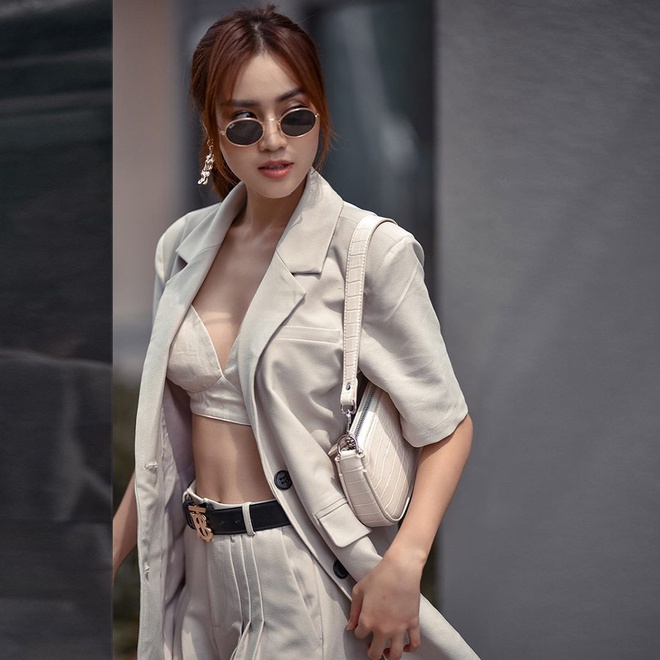 Hình ảnh street style lên đời cá tính, sang chảnh ngút ngàn của "quý cô trăm tỷ" đúng là không phải dạng vừa.