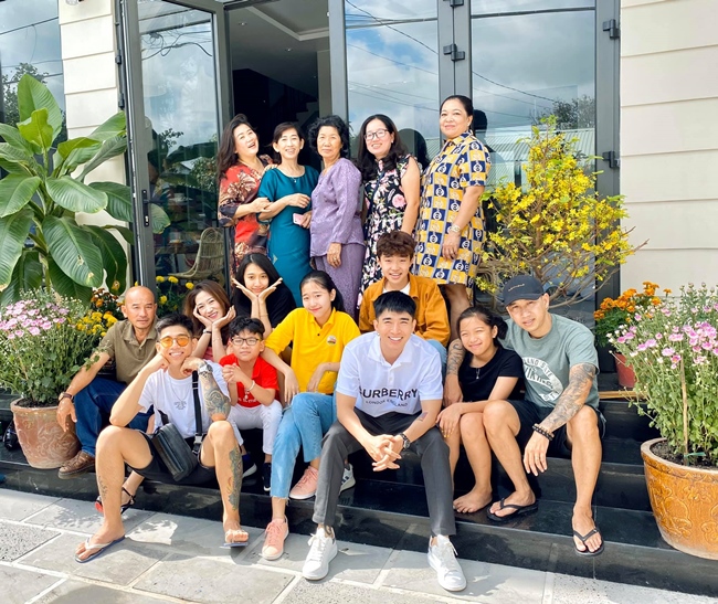 Dịp Tết Nguyên đán 2020, Chi Dân lần đầu khoe nhà ở quê Kiên Giang cùng các thành viên trong gia đình.