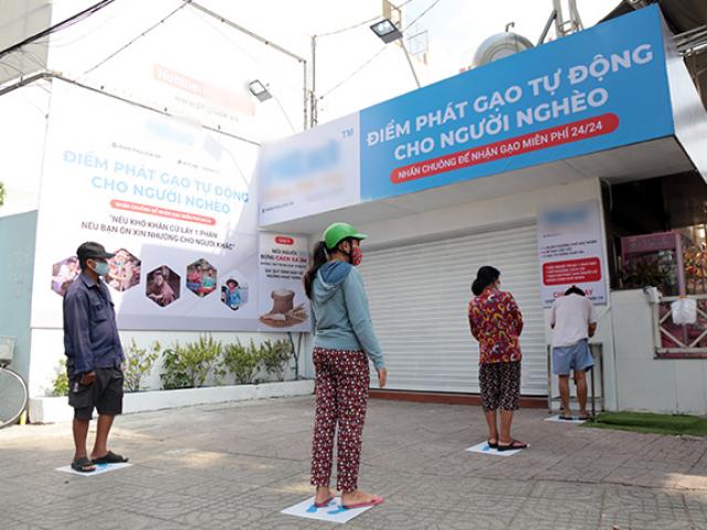 Xuất hiện “ATM gạo” hoạt động 24/24 phát miễn phí cho người nghèo ở Sài Gòn