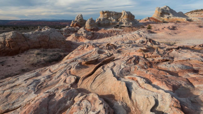 Vách núi Vermilion, Mỹ: Nằm dọc biên giới giữa bang Utah và Arizona, vách núi Vermilion là một trong những địa điểm có phong cảnh đẹp nhất ở Mỹ.
