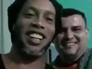 Bóng đá - Ronaldinho phát biểu bất ngờ trong tù, hé lộ &quot;cạ cứng&quot; chơi bóng