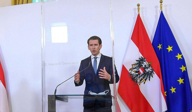 Thủ tướng Áo Sebastian Kurz tại buổi họp báo công bố kế hoạch nới lỏng lệnh phong tỏa. Ảnh: DPA