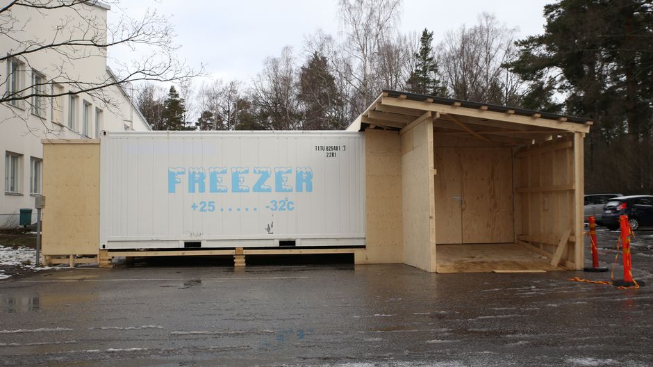 Container đông lạnh chứa thi thể người chết ở Helsinki, Phần Lan.
