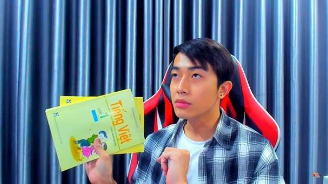 Cris Devil Gamer hay Cris Phan (26 tuổi), bắt đầu sự nghiệp YouTuber vào năm 2014 qua các video streaming game hài hước và đầy biểu cảm.