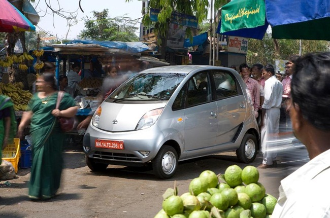 Cách đây mấy năm, nhiều người xôn xao về mẫu xe Tata Nano do một công ty ở Ấn Độ sản xuất. Điều ấn tượng về xe này là mức giá "rẻ bèo".
