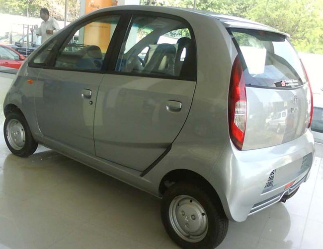 Thậm chí, xe Tata Nano từng xảy ra một vụ cháy cũng ảnh hưởng đến hình ảnh của Tata Nano.