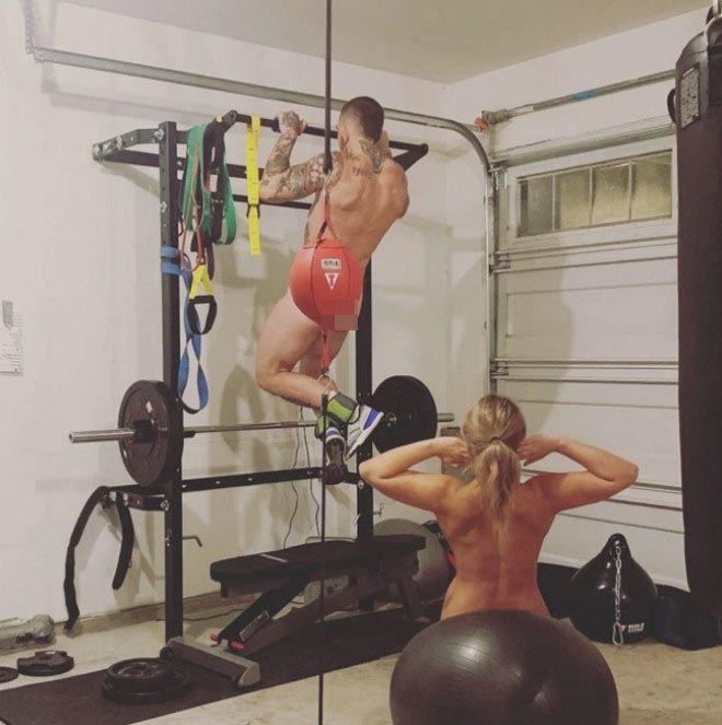 Paige VanZant cùng chồng tập luyện...