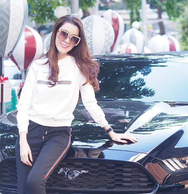 Nữ doanh nhân Thái Lan không chỉ sở hữu khối tài sản kếch xù nhờ tài kinh doanh, cô còn là người mẫu nổi tiếng Thái Lan.
