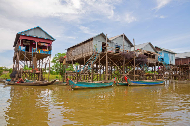 Kampong Phluk, Campuchia: Ngôi làng Kampong Phluk cũng nằm trên Biển hồ và cách thành phố Siem Reap khoảng 16 km.
