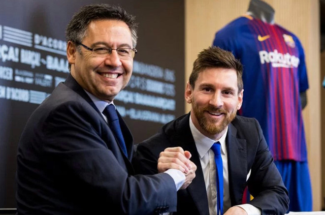 Chủ tịch Bartomeu bị giới truyền thông phanh phui vụ thuê một công ty truyền thông bôi nhọ hình ảnh Messi và các nhân vật quan trọng khác không ủng hộ mình ở sân Nou Camp