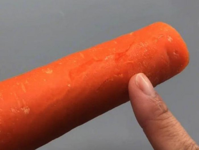 Bạn không nên mua cà rốt gọt sẵn
