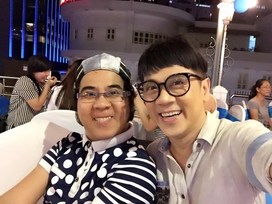 Nghệ sĩ Bạch Long (trái)&nbsp;và em trai ruột - nghệ sĩ Thành Lộc