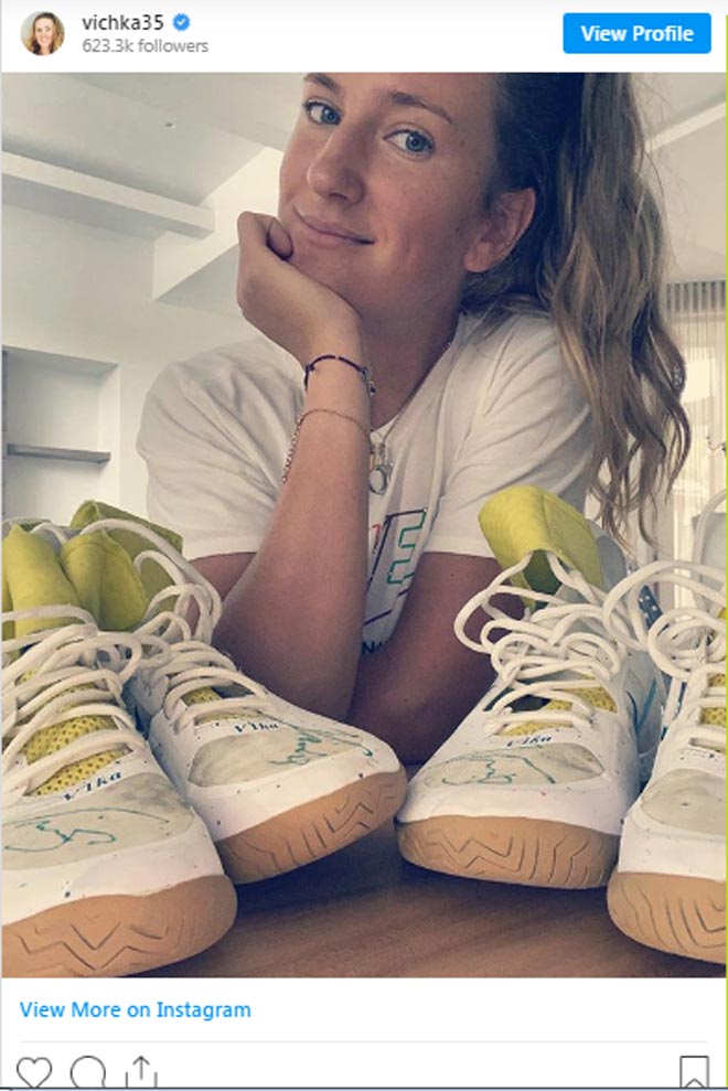 Azarenka bán đấu giá đôi giày kèm chữ ký của mình