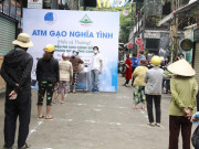 Tin tức trong ngày - Người nghèo xếp hàng nhận gạo miễn phí từ máy “ATM” nhả gạo ở Đắk Lắk