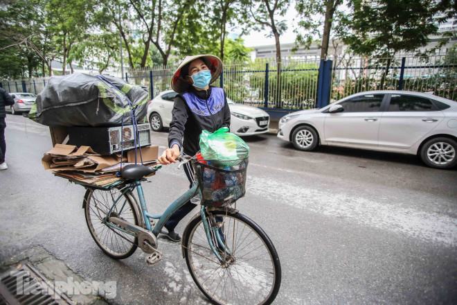 "ATM gạo", "siêu thị 0 đồng" và các chương trình từ thiện khác sẽ giúp người nghèo, người có hoàn cảnh khó khăn vượt qua giai đoạn "cách ly toàn xã hội", phòng Covid-19 trên địa bàn Hà Nội.