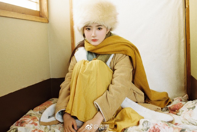 Hình chụp các cô gái đẹp trên weibo cá nhân của nhiếp ảnh gia Nan Hui (sinh năm 1994, người Hàng Châu, Chiết Giang) luôn gây nhiều chú ý. 