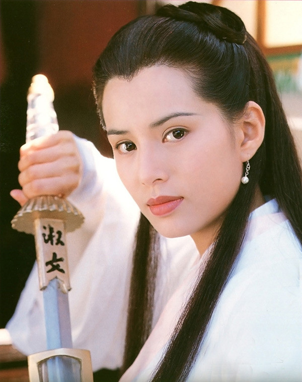 Lý Nhược Đồng xuất sắc khi hóa thân thành Tiểu Long Nữ trong phim "Thần điêu đại hiệp" năm 1995.