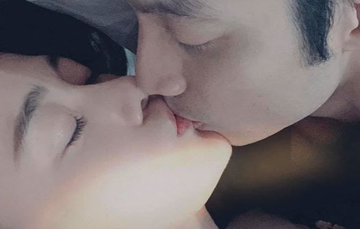 Hình ảnh hôn môi ngọt ngào và lãng mạn | Couple photos, Scenes, Photo