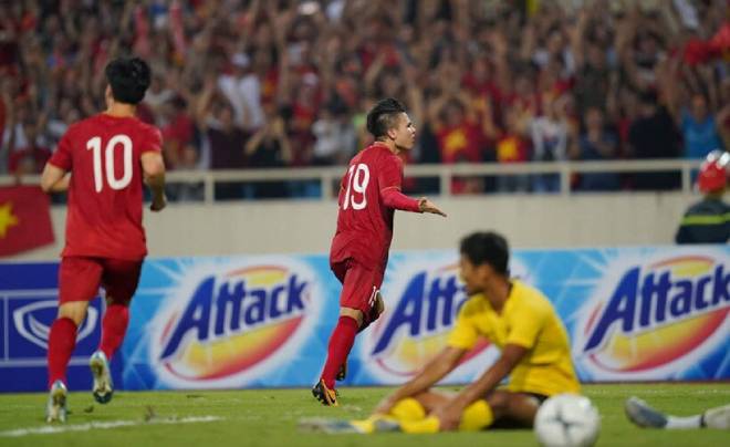 Quang Hải cùng các đồng đội từng đánh bại Malaysia ở lượt đi vòng loại World Cup 2022