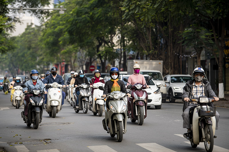 Lượng xe cộ&nbsp;lưu thông trên các tuyến đường thủ đô Hà Nội đã bắt đầu đông đúc trở lại.