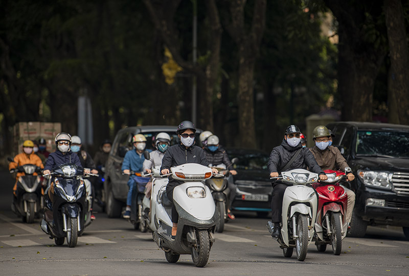 Đường Phan Đình Phùng (quận Ba Đình) không còn hình ảnh vắng lặng như ngày đầu mới thực hiện cách ly toàn xã hội.