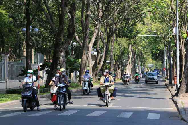 Trong đợt này, ngoài TP.HCM và Hà Nội, 10 tỉnh, thành còn lại có nguy cơ cao phải tiếp tục kéo dài cách ly xã hội là Lào Cai, Quảng Ninh, Bắc Ninh, Ninh Bình, Đà Nẵng, Quảng Nam, Bình Thuận, Khánh Hòa, Tây Ninh và Hà Tĩnh.