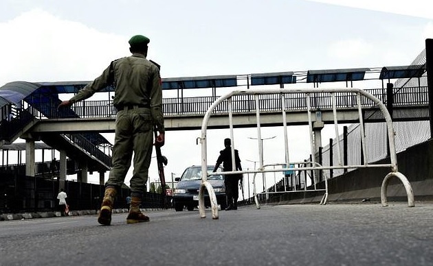 Hàng rào an ninh được dựng lên ở Lagos, Nigeria.