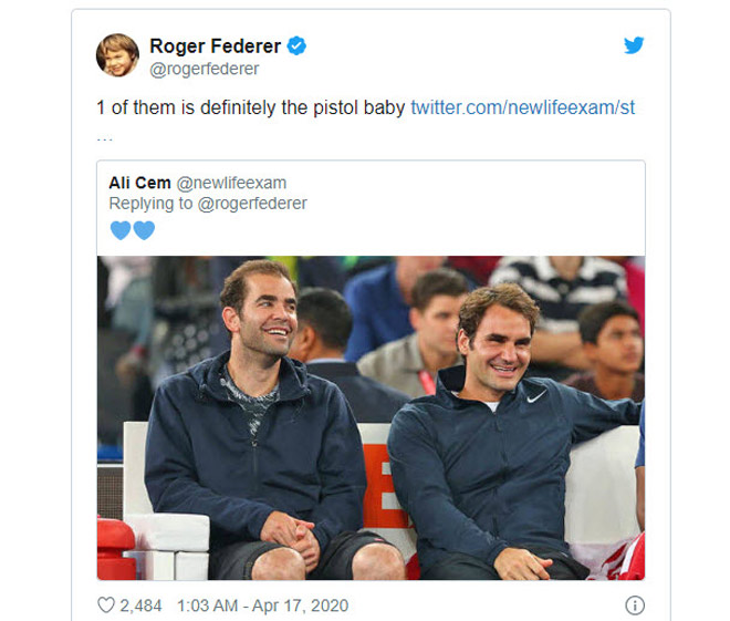 Ngày hoạt động mạng xã hội liên tục của Federer (phải)