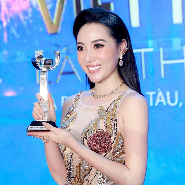 Nữ diễn viên từng tham gia dự án phim điện ảnh về đề tài chiến tranh mang tên "Truyền thuyết về Quán Tiên" – tác phẩm nhận giải Bông sen bạc tại LHPVN lần thứ 21.