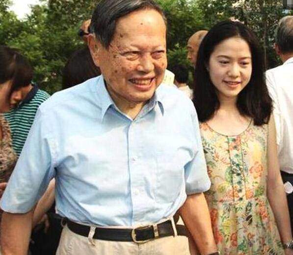 Ông&nbsp;Yang Zhenning và cô Weng Fan kết hôn năm 2005.