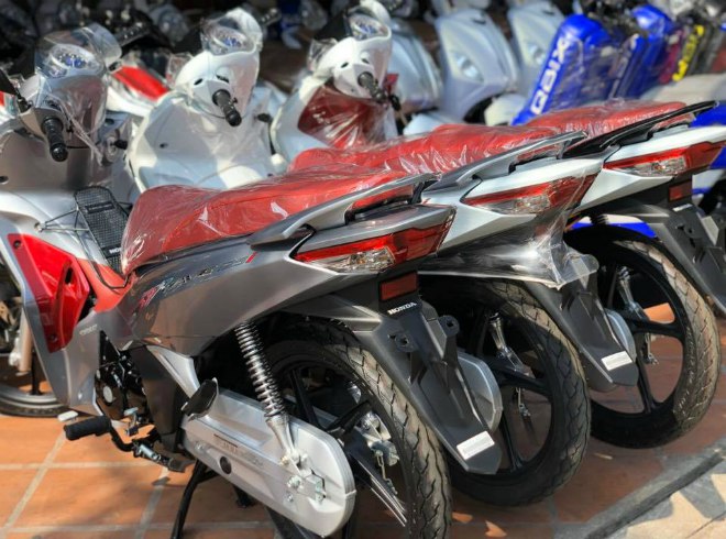 Khi về đại lý tại Việt Nam, 2020 Honda Wave 125i thường đội giá lên gần gấp đôi.