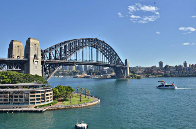 Cầu cảng Sydney, Australia: Australia có thể nổi tiếng với rạn san hô Great Barrier, nhưng cầu cảng Sydney là kỳ quan trên cạn ấn tượng nhất ở quốc gia này. Đây là cây cầu vòm thép lớn nhất thế giới.
