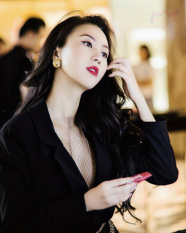 Vũ Ngọc Châm ngày càng xinh đẹp và quyến rũ hơn, dần thoát khỏi hình tượng &#34;hot girl cổ vũ&#34; World Cup ngày nào.