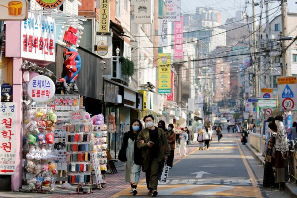 Một khu phố ở thủ đô Seoul, Hàn Quốc, hôm 3/4. Ảnh: Reuters