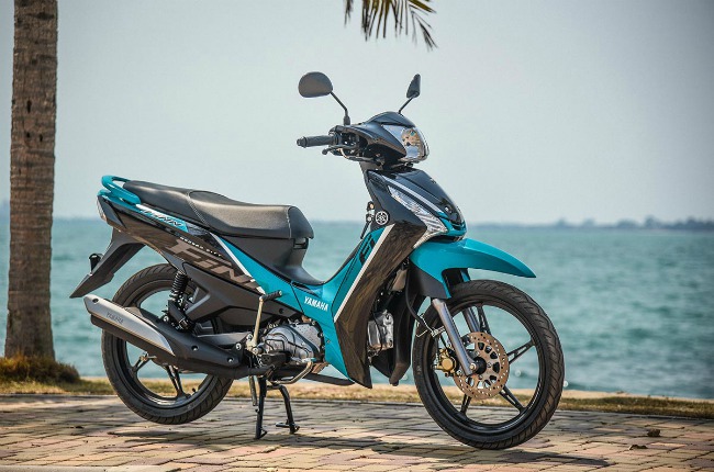 Không những vậy 2020 Yamaha Finn còn đạt tiêu chuẩn khí thải Euro5 và đi kèm với gói bảo hành lên đến 50.000 km, một gói bảo hành lần đầu tiên có số km dài như vậy trong làng xe hai bánh.