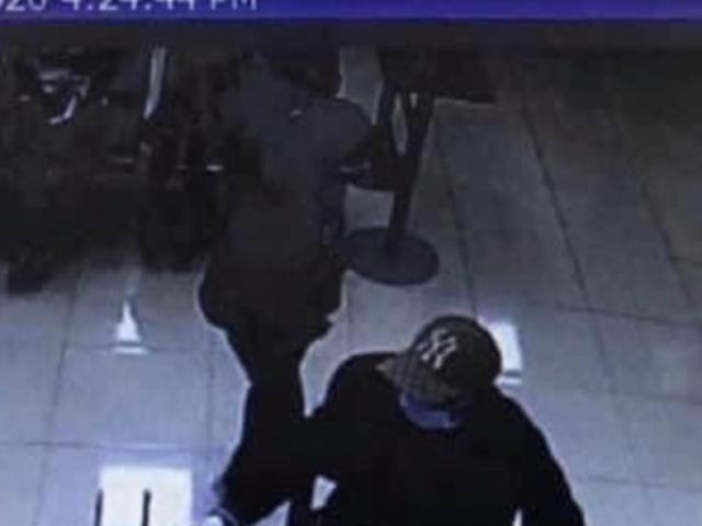 Truy bắt kẻ dùng súng cướp ngân hàng ở Hà Nội