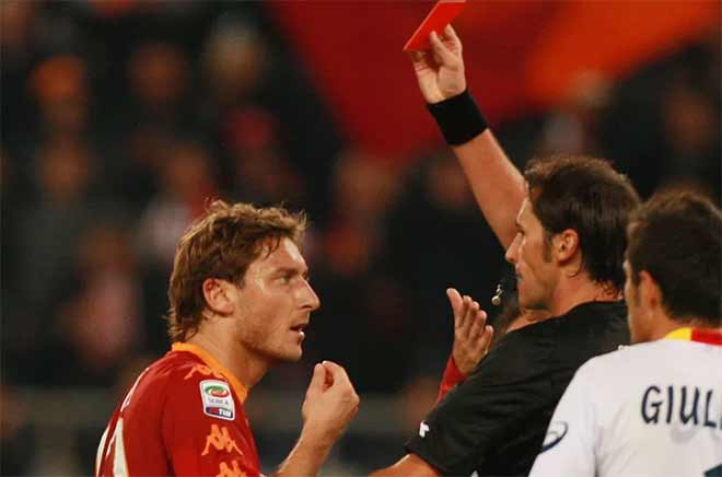 Totti nhận 16 thẻ đỏ trong sự nghiệp