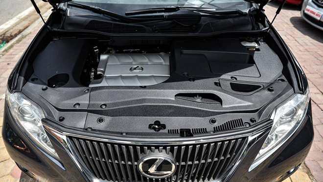 Lexus RX 350 đời 2009 được trang bị động cơ xăng 3.5L V6 hút khí tự nhiên, cho công suất tối đa 275 mã lực, đi kèm hộp số tự động 6 cấp và hệ dẫn động cầu trước