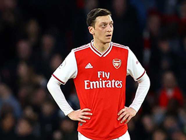 Arsenal đi đầu Ngoại hạng Anh về cắt lương, Ozil bất ngờ từ chối