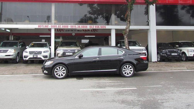 Lexus LS 460 nằm cùng phân khúc với BMW 7-Series và Mercedes-Benz S-class