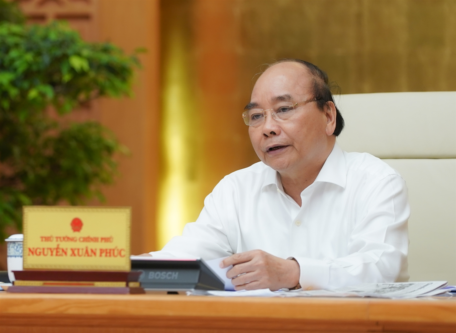 Thủ tướng Nguyễn Xuân Phúc chủ trì phiên họp. Ảnh: VGP/Quang Hiếu.
