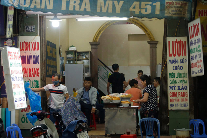 Ai cũng vui mừng phấn khởi vì sau bao nhiêu ngày đóng cửa, nay&nbsp;được mở cửa trở lại để kinh doanh,&nbsp;buôn bán.