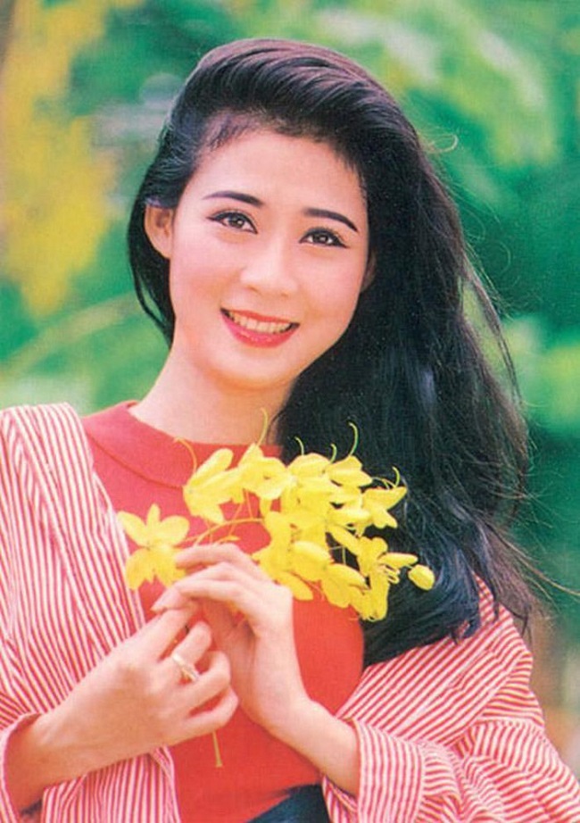 Diễm Hương từng được mệnh danh là "Ngọc nữ tinh khôi" hay "Đệ nhất mỹ nhân" của màn ảnh Việt thời bấy giờ. Hình ảnh của cô "phủ sóng" khắp cả nước thông qua các tấm lịch treo tường, bìa sổ lưu bút, pano, băng rôn...